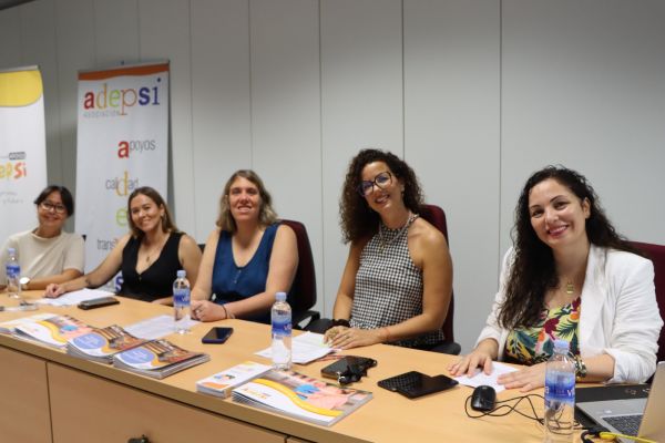 El grupo ADEPSI comparte formación y testimonios con miembros de Fiscalía y de la Judicatura Civil, y Policía Judicial de la provincia de Las Palmas.  